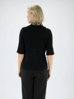 Marc Cain VS 53.02 J55 Shirts Uni KM Zwart -Boutique mode-kledingwinkel 131000437 4