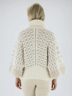 Marc Cain VC 14.03 M47 Cape Roomwit -Boutique mode-kledingwinkel 142000026 4