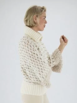 Marc Cain VC 14.03 M47 Cape Roomwit -Boutique mode-kledingwinkel 142000026 5