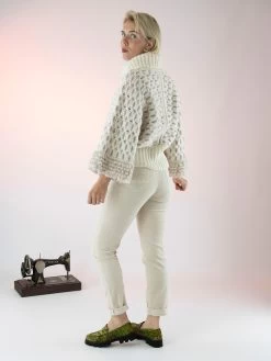 Marc Cain VC 14.03 M47 Cape Roomwit -Boutique mode-kledingwinkel 142000026 7